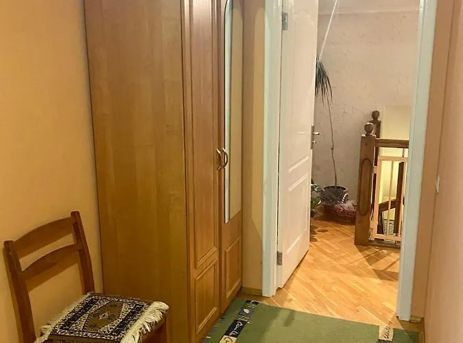 U Eli * 波利亚纳