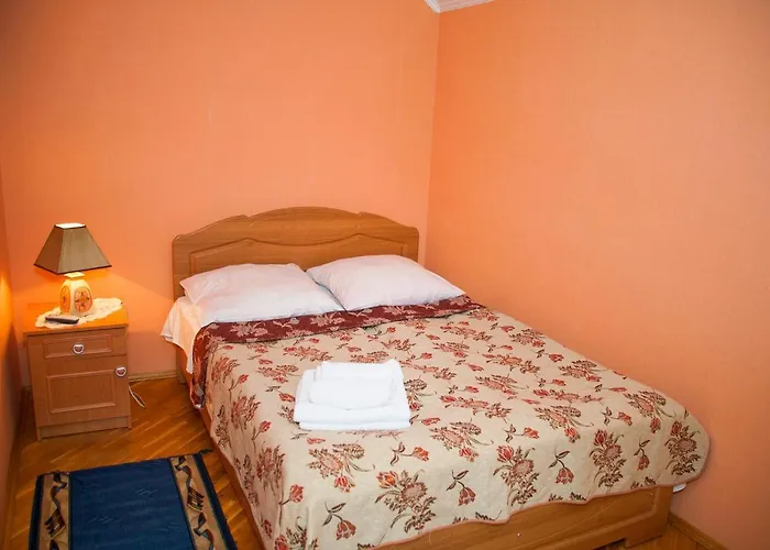 U Eli * 波利亚纳